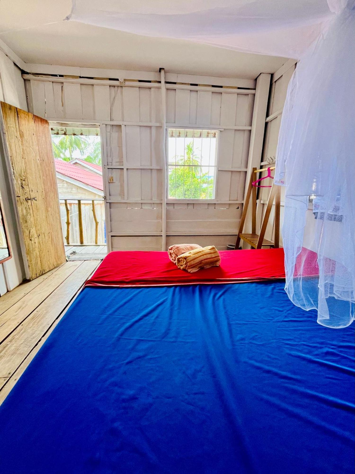 Happiness Guesthouse Đảo Koh Rong Samloem Ngoại thất bức ảnh